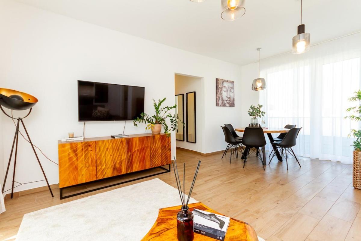 3br Premium Skyline Penthouse W Ac By Nw Apartment