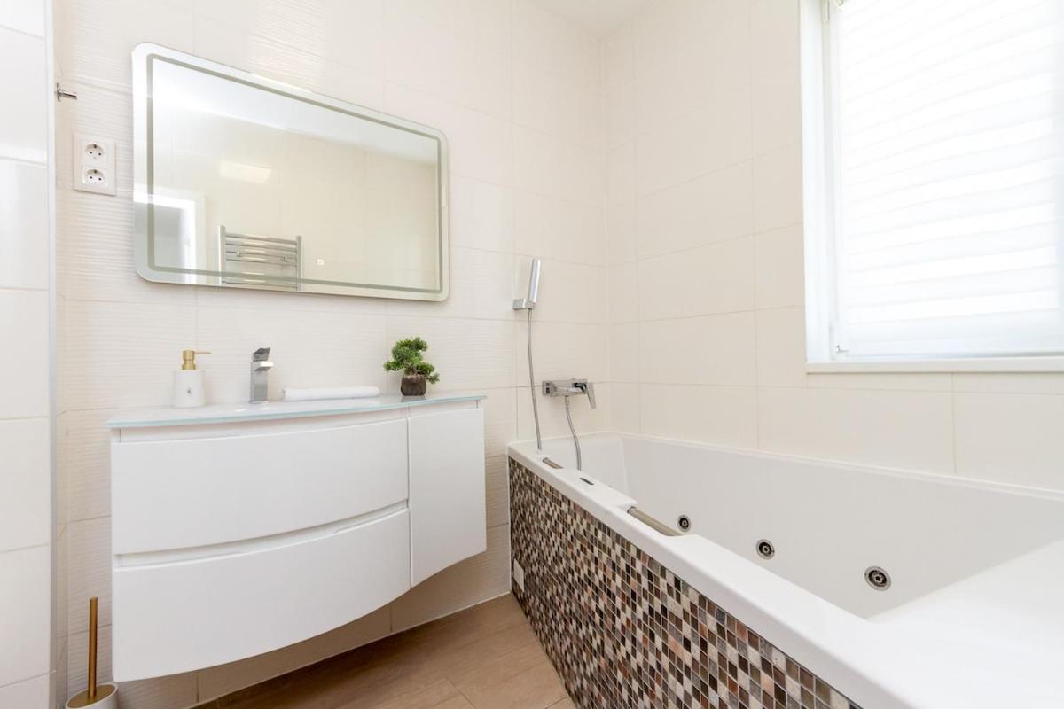 3br Premium Skyline Penthouse W Ac By Nw